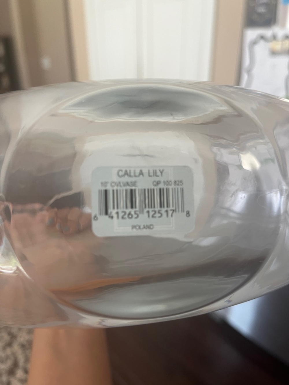 Mikasa Crystal Clear With Frosted Etched Calla Lillie's Oval Vase 10" x 12". - Picture 3 of 4